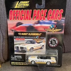 NWT Johnny Lightning '72 Hurst Oldsmobile Official Pace Die-Cast Car